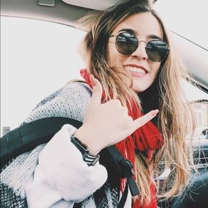 Meet your Posher, Rebeca